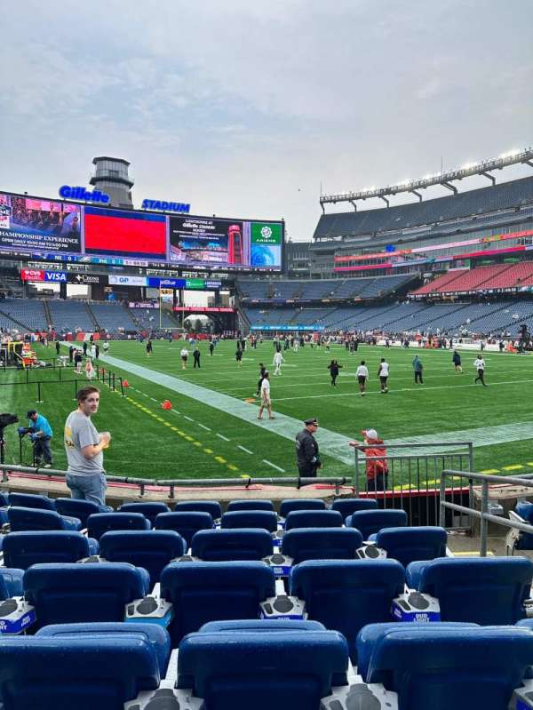 Gillette Stadium, bloc: 124, rangée: 7, place: 3