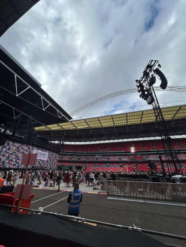 Wembley Stadium, bloc: 124, rangée: 4, place: 29