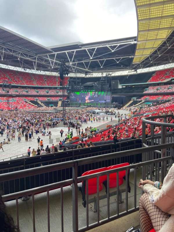 Wembley Stadium, bloc: 107, rangée: 32, place: 127