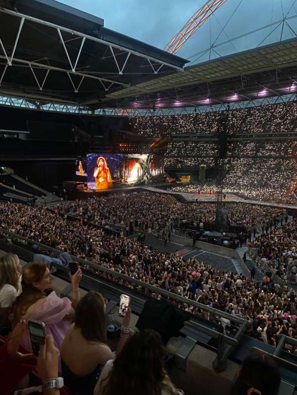 Wembley Stadium, bloc: 225, rangée: 3