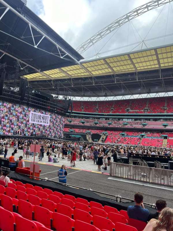 Wembley Stadium, bloc: 123, rangée: 9, place: 23