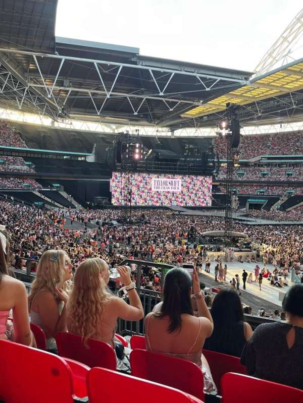 Wembley Stadium, bloc: 117, rangée: 35, place: 148