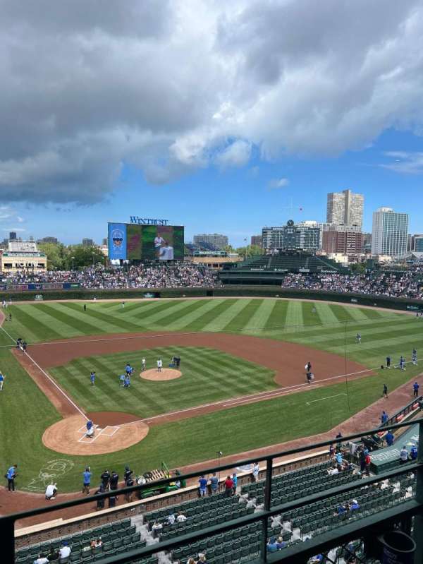 Wrigley Field, bloc: 320R, rangée: 2, place: 9