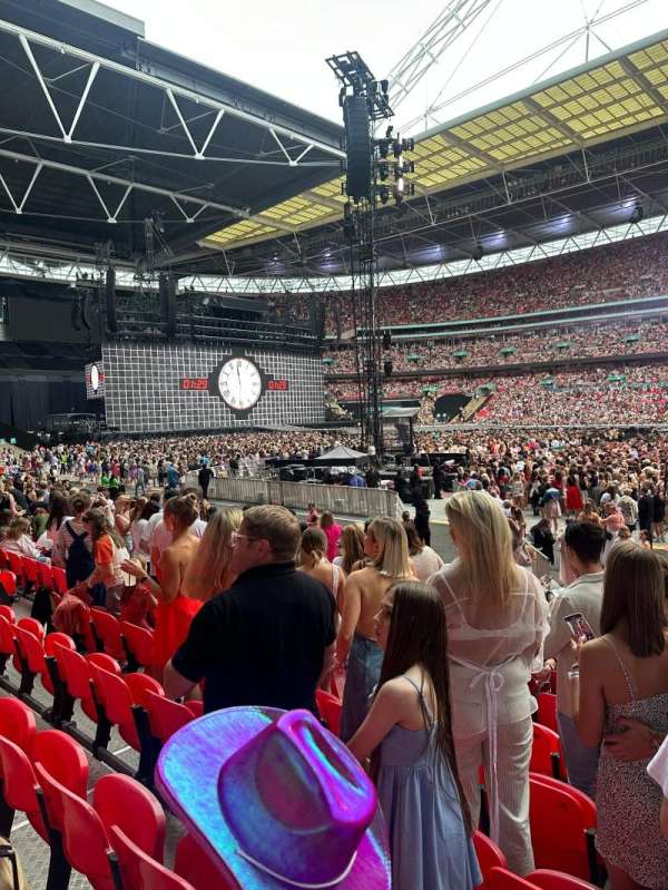 Wembley Stadium, bloc: 121, rangée: 14, place: 290