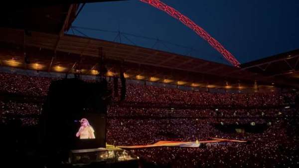 Wembley Stadium, bloc: 128, rangée: 41, place: 168-169