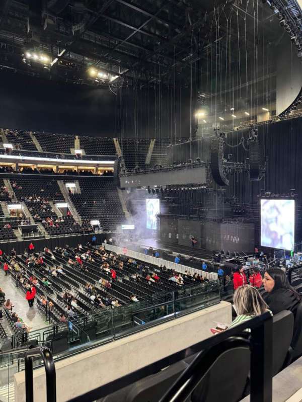 Intuit Dome, bloc: Club 26, rangée: 16, place: 2