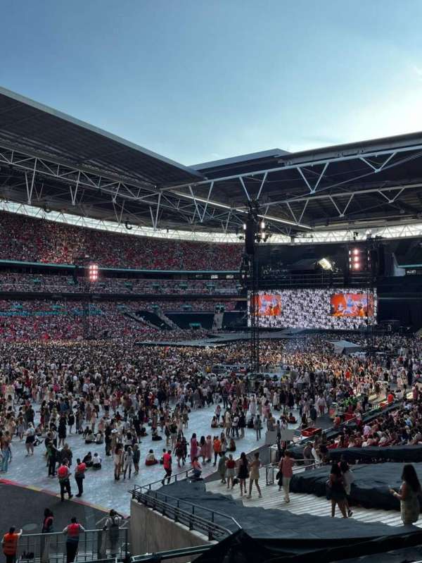 Wembley Stadium, bloc: 107, rangée: 44, place: 108