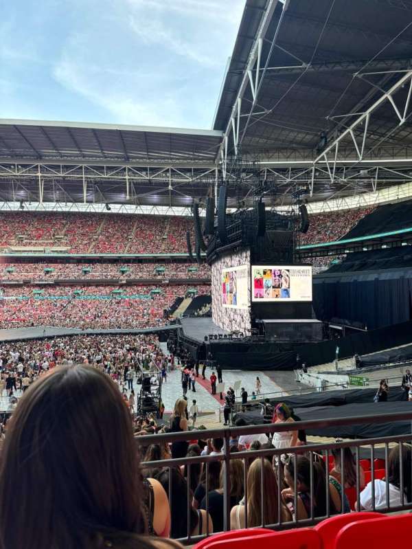 Wembley Stadium, bloc: 141, rangée: 33, place: 209/210