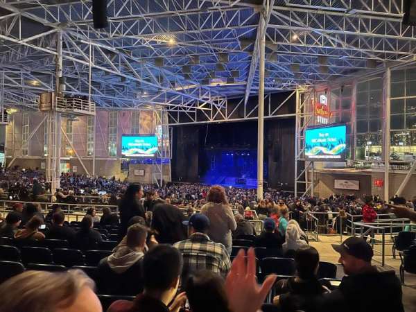 RBC Amphitheatre, bloc: 403, rangée: L, place: 4