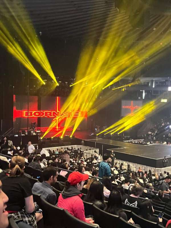 Oakland Arena, bloc: 113, rangée: 16, place: 7