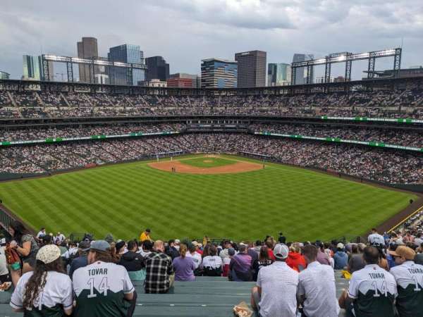 Coors Field, bloc: 402, rangée: 32, place: 10