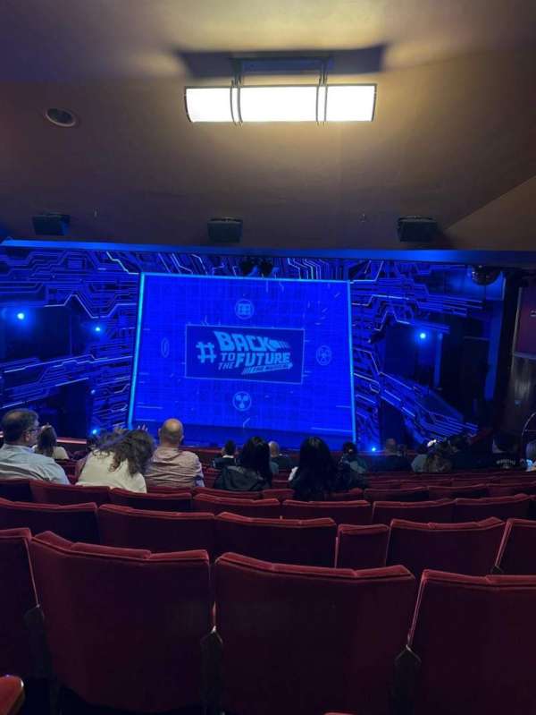 Adelphi Theatre, bloc: Dress Circle, rangée: L, place: 12