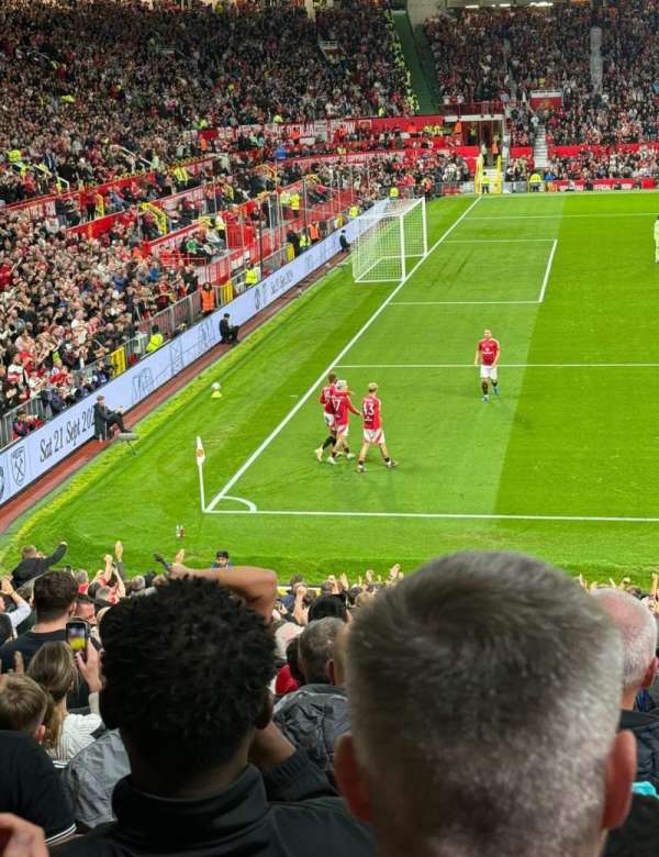 Old Trafford, bloc: N2403, rangée: 13, place: 221