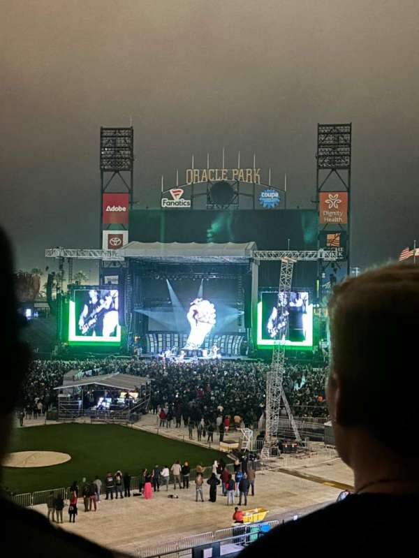 Oracle Park, bloc: 213, rangée: F, place: 4