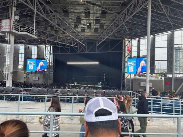 RBC Amphitheatre, bloc: 403, rangée: C, place: 20-23