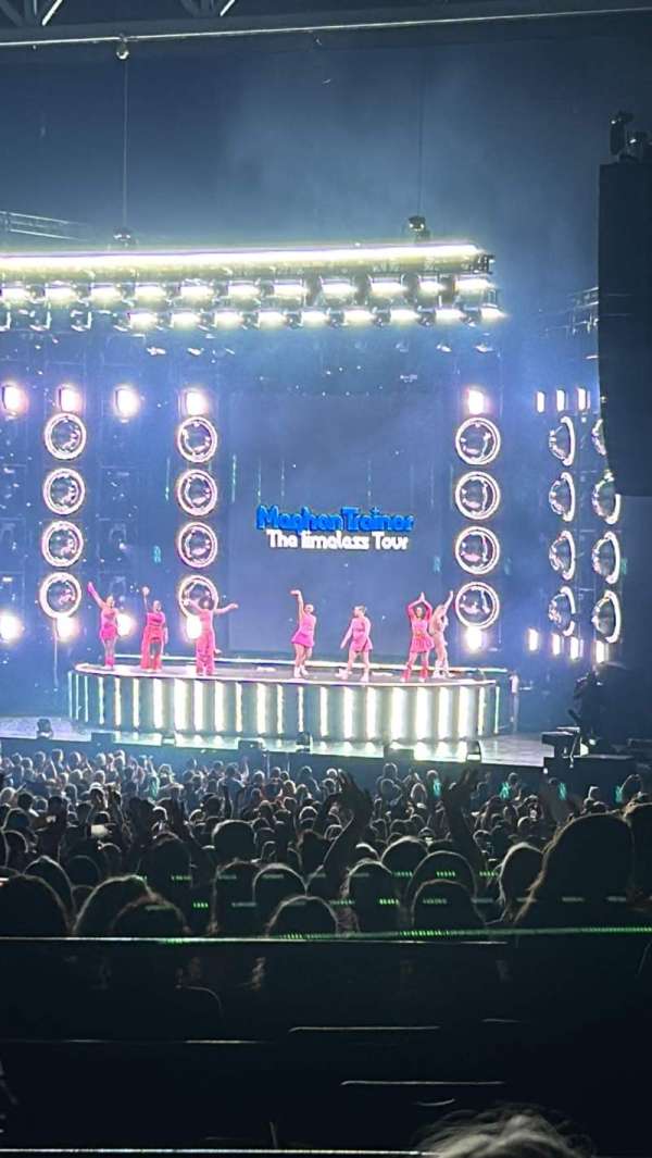 RBC Amphitheatre, bloc: 403, rangée: C, place: 20-23