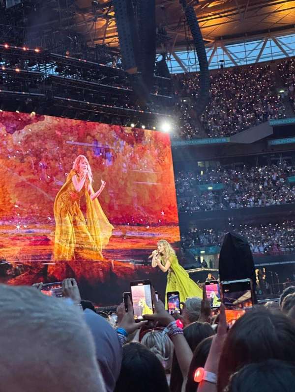Wembley Stadium, bloc: Standing, rangée: 15