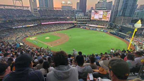 Petco Park, bloc: 321, rangée: 23, place: 23