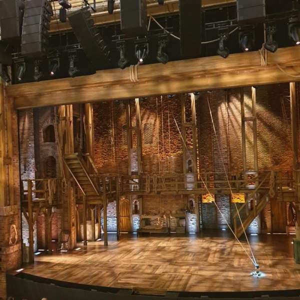 Victoria Palace Theatre, bloc: Royal Circle, rangée: A, place: 14