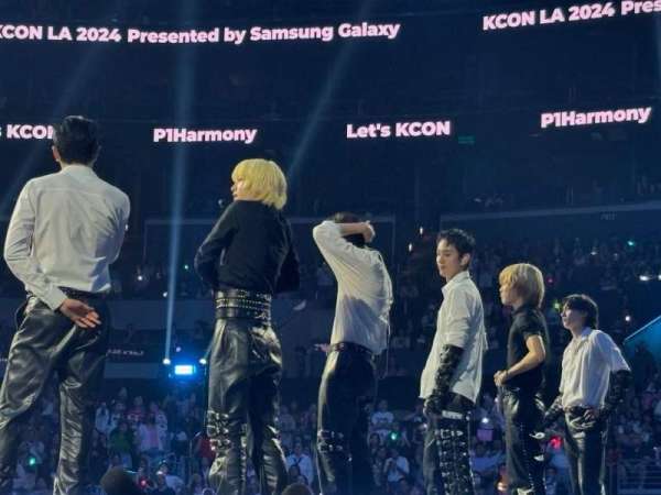 Crypto.com Arena, bloc: Floor, rangée: 1, place: 1