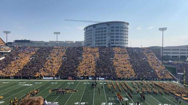 Kinnick Stadium, bloc: 126, rangée: 56, place: 1