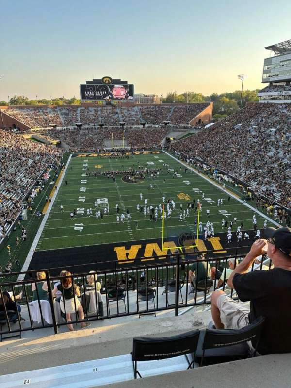 Kinnick Stadium, bloc: 337, rangée: 9, place: 11