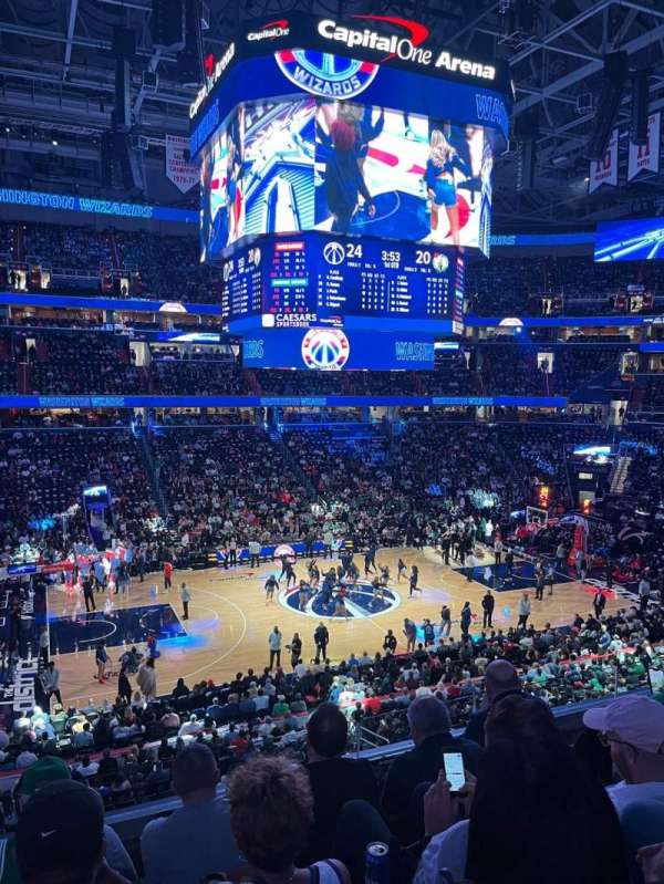Capital One Arena, bloc: 214, rangée: D, place: 1