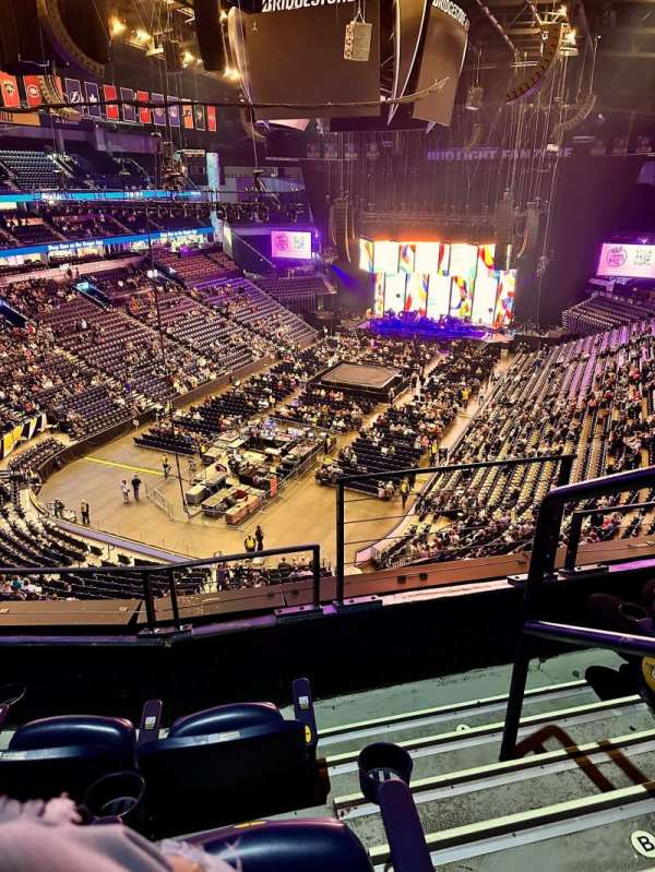 Bridgestone Arena, bloc: 303, rangée: C, place: 1