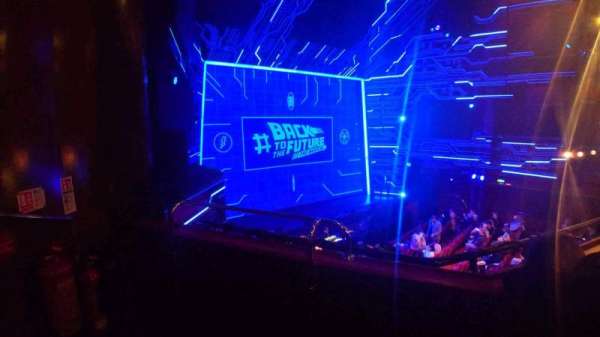 Adelphi Theatre, bloc: Dress Circle, rangée: B, place: 34