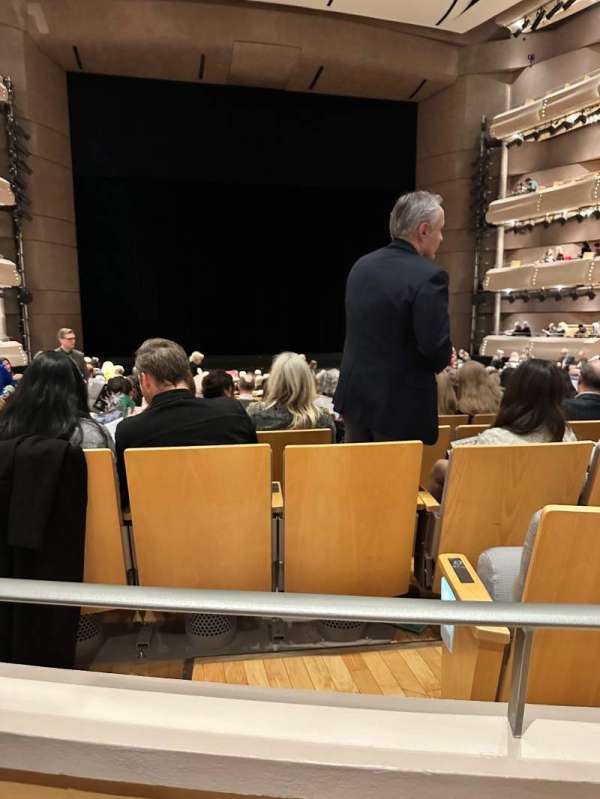 Four Seasons Centre, bloc: B, rangée: AA, place: 135
