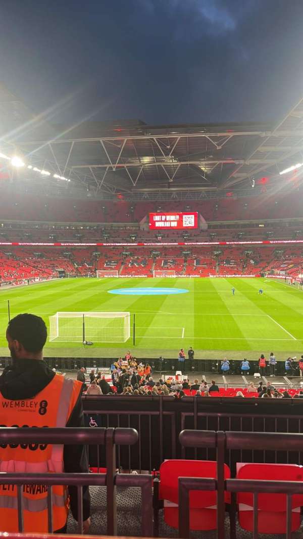 Wembley Stadium, bloc: 111, rangée: 32, place: 249