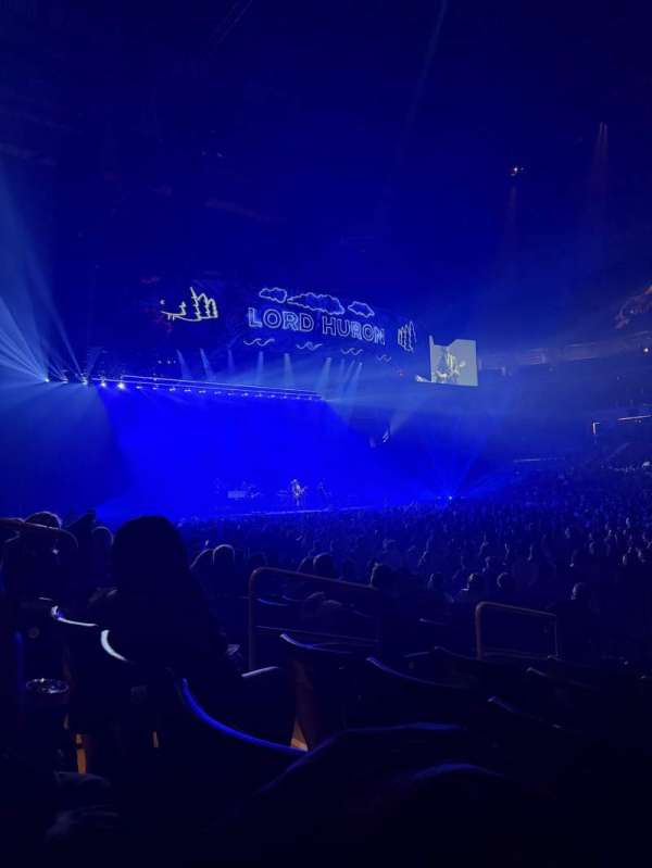 Spectrum Center, bloc: 104, rangée: H, place: 14