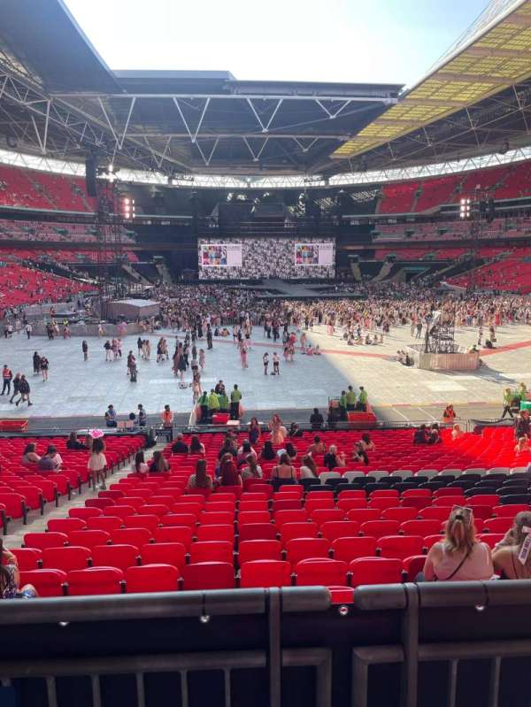 Wembley Stadium, bloc: 111, rangée: 28, place: 30