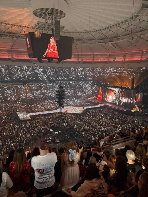BC Place, bloc: 443, rangée: NN, place: 111