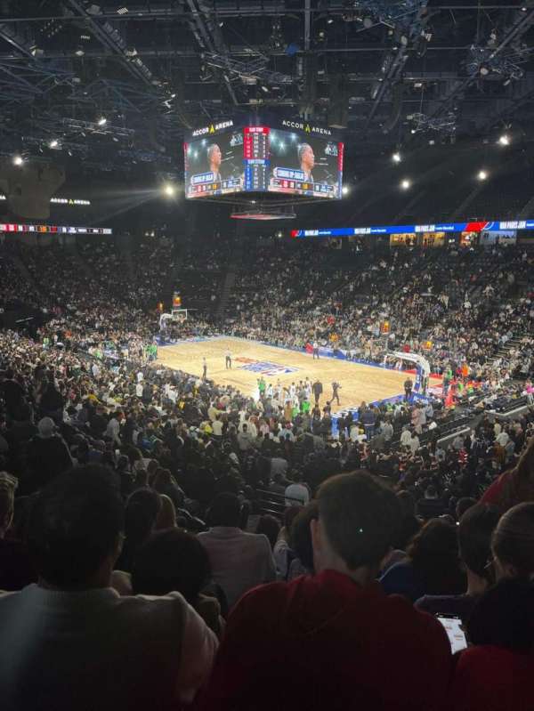 Accor Arena, bloc: Gradin S, rangée: 5, place: 8