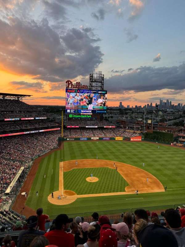 Citizens Bank Park, bloc: 417, rangée: 6, place: 12