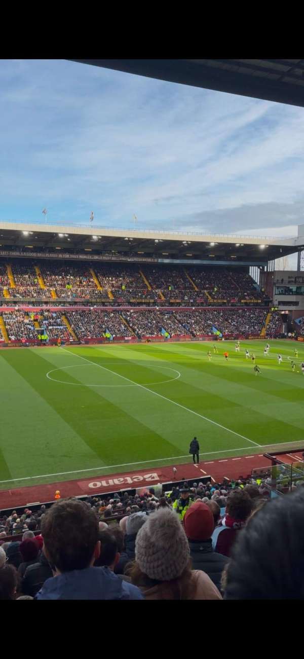 Villa Park, bloc: B4, rangée: 32, place: 185
