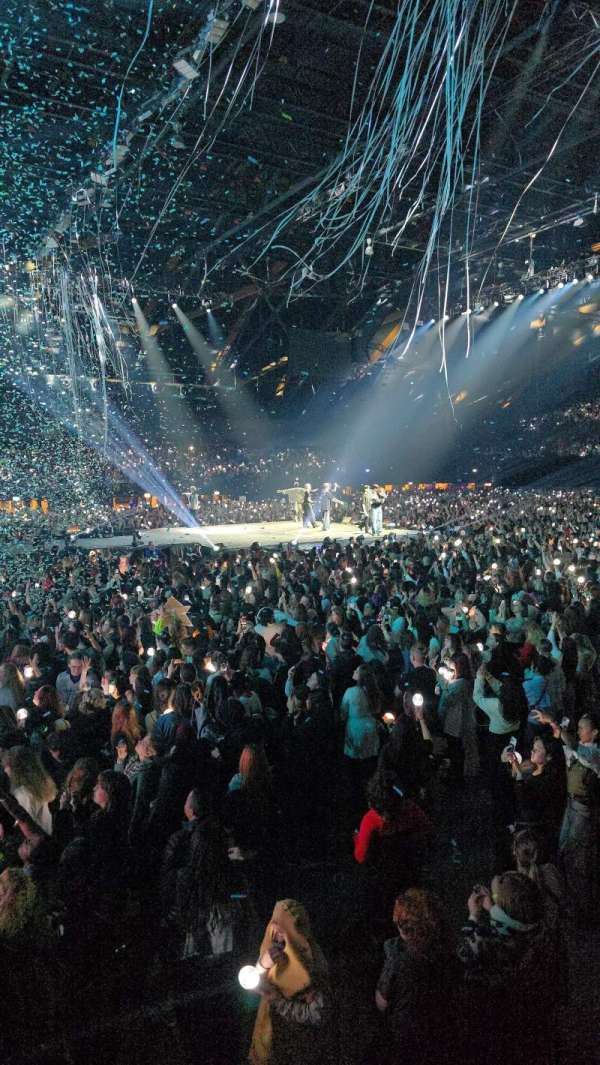 ING Arena, bloc: Gallery C, rangée: 1, place: 4