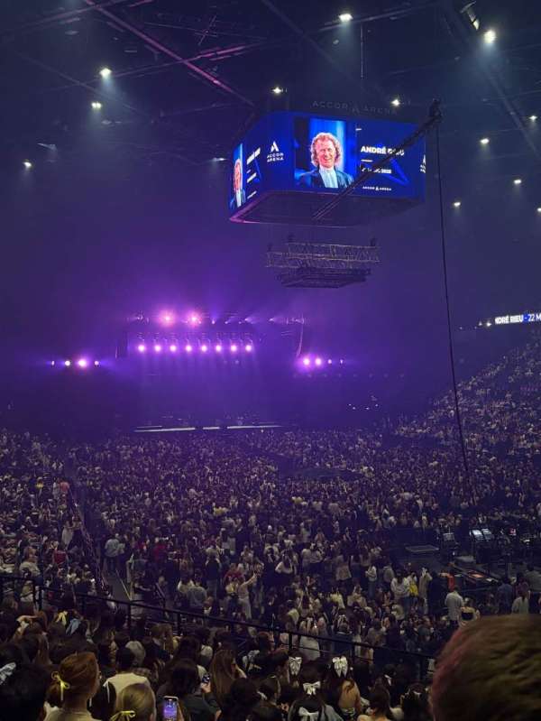 Accor Arena, bloc: Gradin T, rangée: 9, place: 10