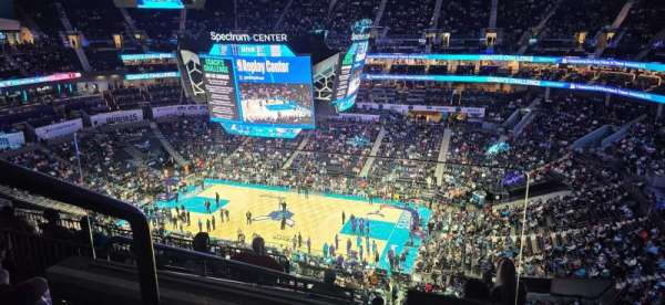 Spectrum Center, bloc: 206, rangée: I, place: 15