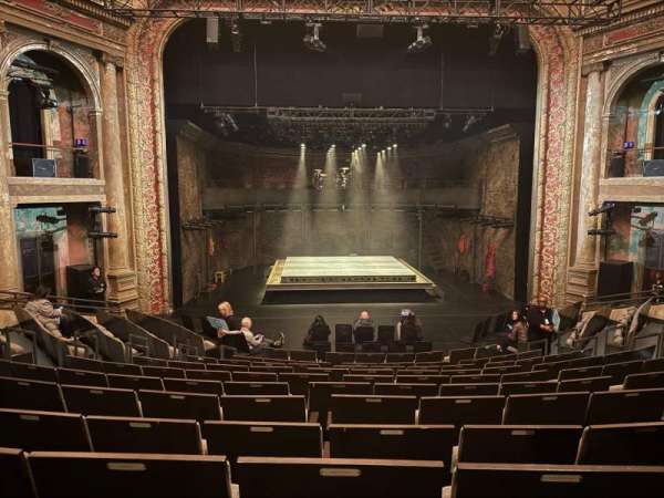 The Harvey Theater at The Brooklyn Academy Of Music, bloc: Orchestra, rangée: L, place: 110