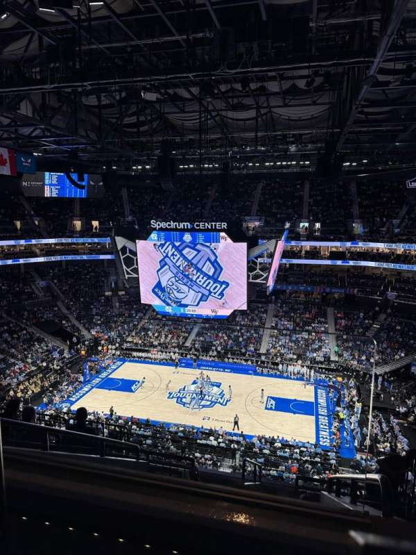 Spectrum Center, bloc: 224, rangée: I, place: 20