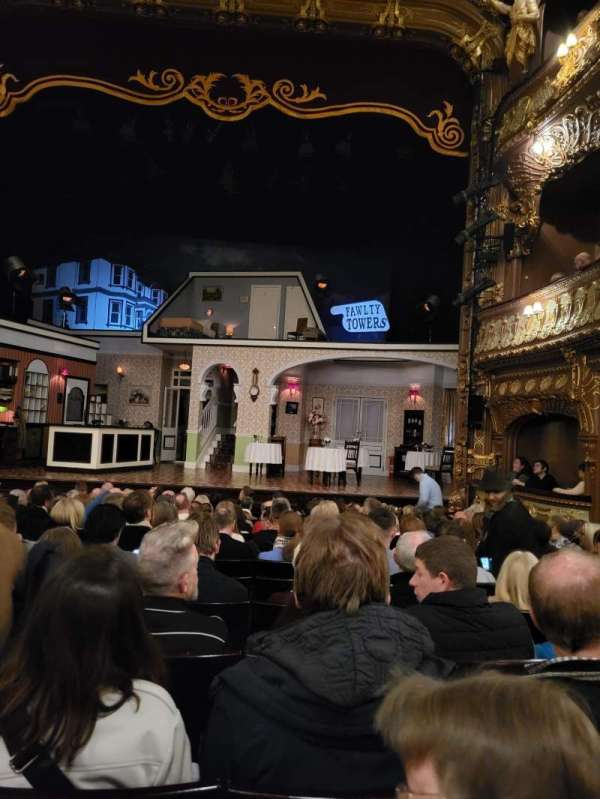 Apollo Theatre, bloc: Stalls, rangée: P, place: 10