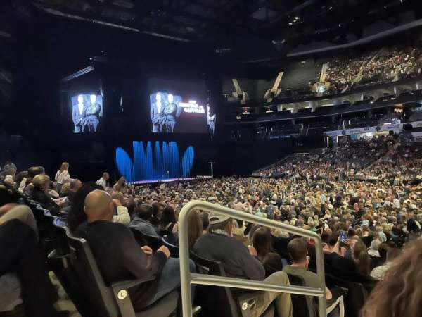 Spectrum Center, bloc: 103, rangée: M, place: 26