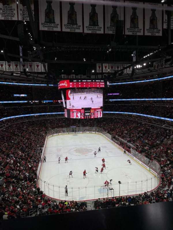 United Center, bloc: 310, rangée: 1, place: 8