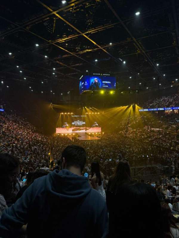 Accor Arena, bloc: Gradin T, rangée: 4, place: 23