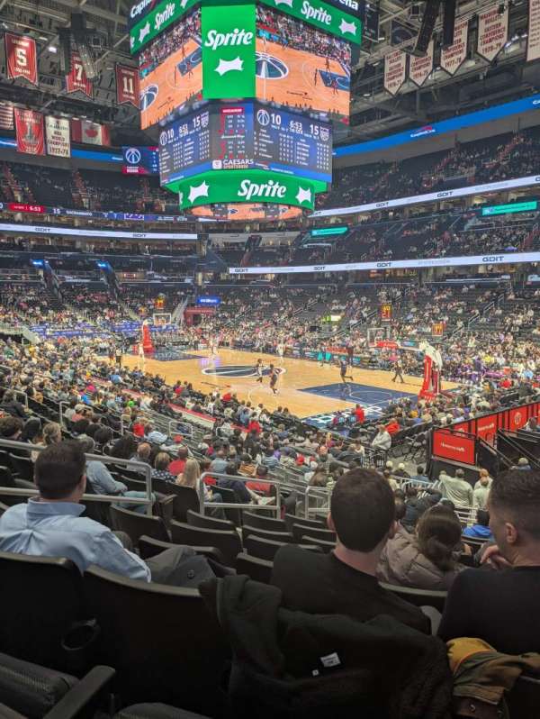 Capital One Arena, bloc: 114, rangée: R, place: 6