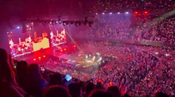 Ziggo Dome, bloc: 211, rangée: 6, place: 359