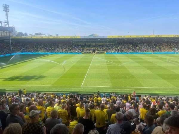 Carrow Road, bloc: K, rangée: AA, place: 93