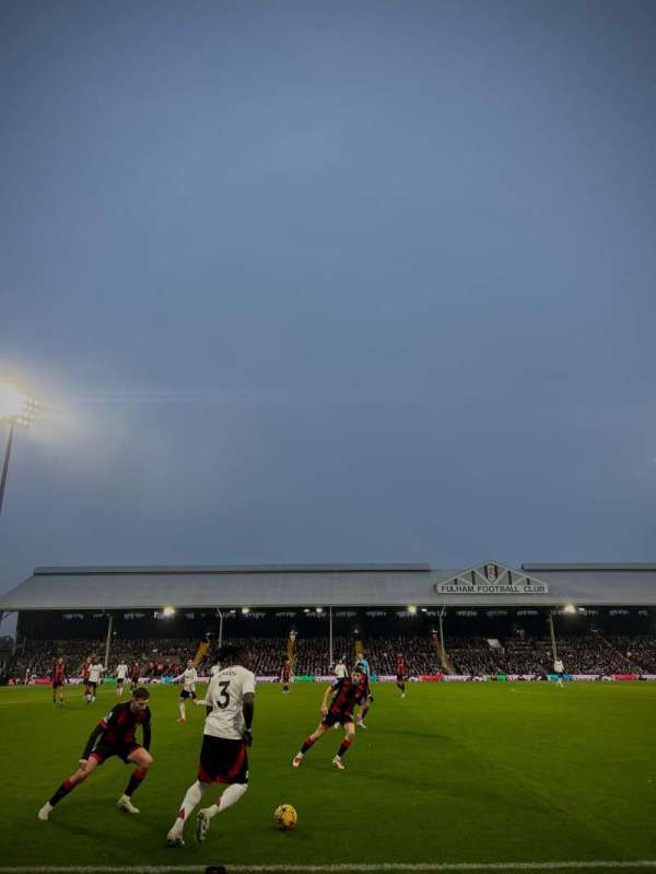 Craven Cottage, bloc: R03, rangée: 04, place: 86